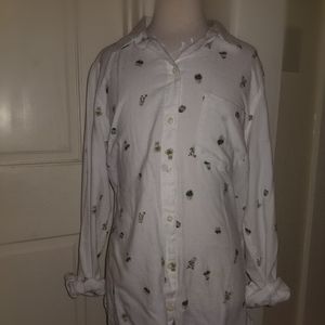 White, succulent button up shirt.